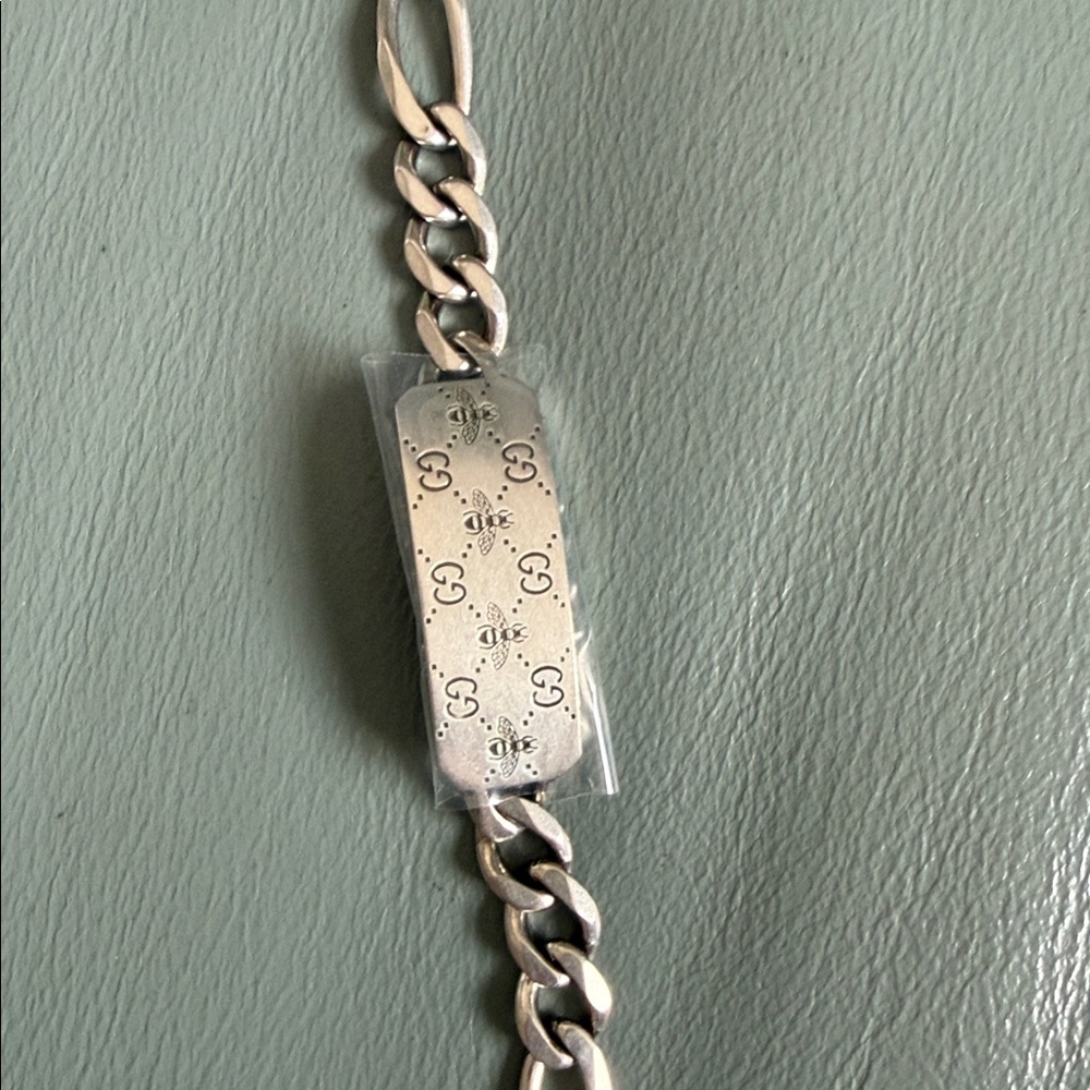 Gucci NWT Authentic Signature Men's GG and Bee Chain ID Bracelet - Picture 4 of 13